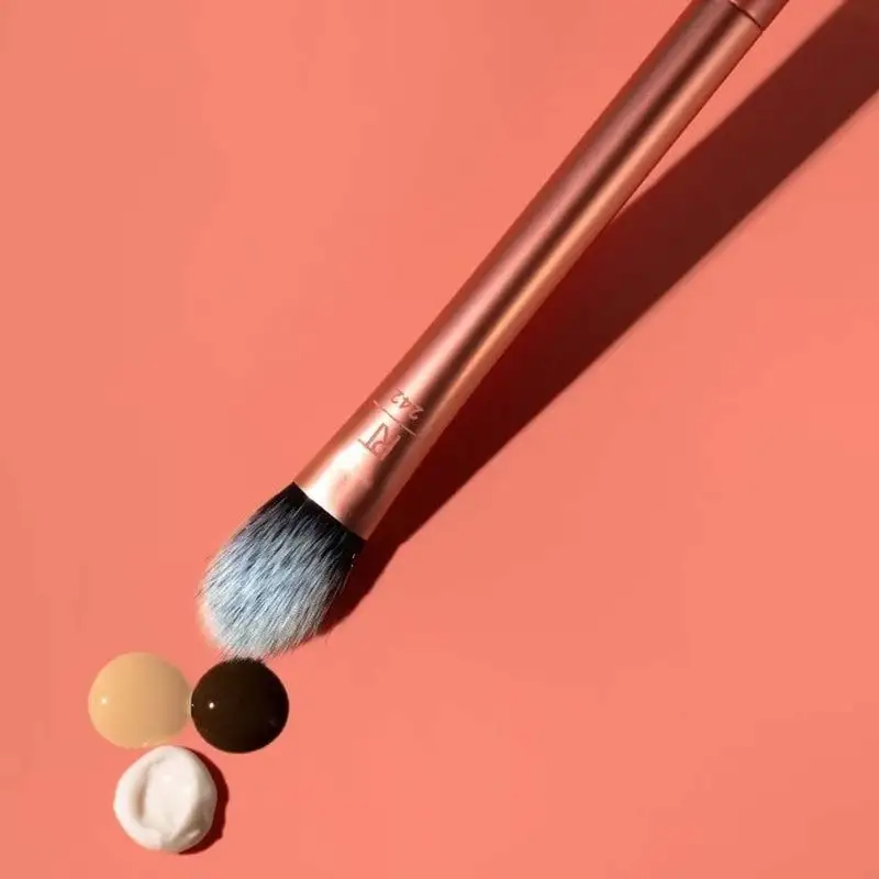 Real Techniques Brightening Concealer Brush 5 Real Techniques Brightening Concealer Brush - Bilde 3