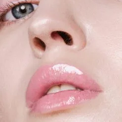 MÀDARA MÀDARA Glossy Venom Lip Gloss #72 VINYL HOOD 8 MÀDARA MÀDARA Glossy Venom Lip Gloss #72 VINYL HOOD -Dora butikk Y 114144