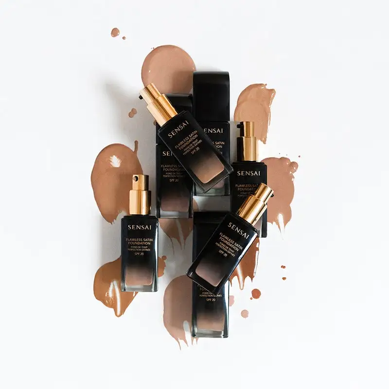 Sensai Flawless Satin Moisture Foundation SPF25 204 Honey Beige 4 Sensai Flawless Satin Moisture Foundation SPF25 204 Honey Beige - Bilde 2